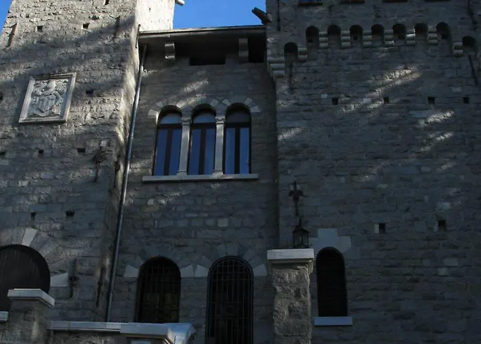 Un Nido Nella Torre Del Castello *