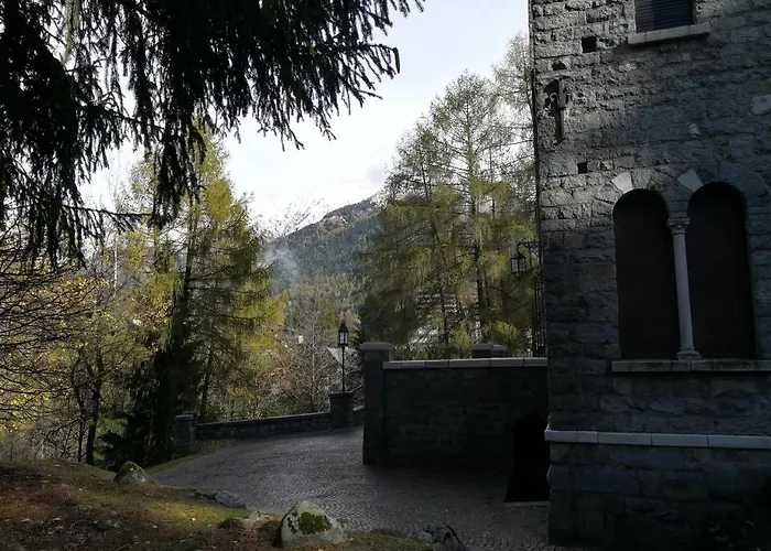 Un Nido Nella Torre Del Castello * Ponte Di Legno